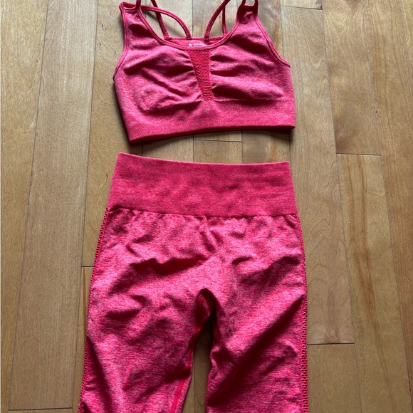 Gorgeous Buffbunny work out set. Size small. - Picture 3 of 10